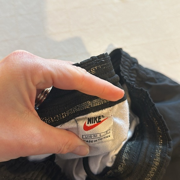 Nike vintage‎ women’s lined  Athletic running Shorts large EUC - Picture 2 of 4